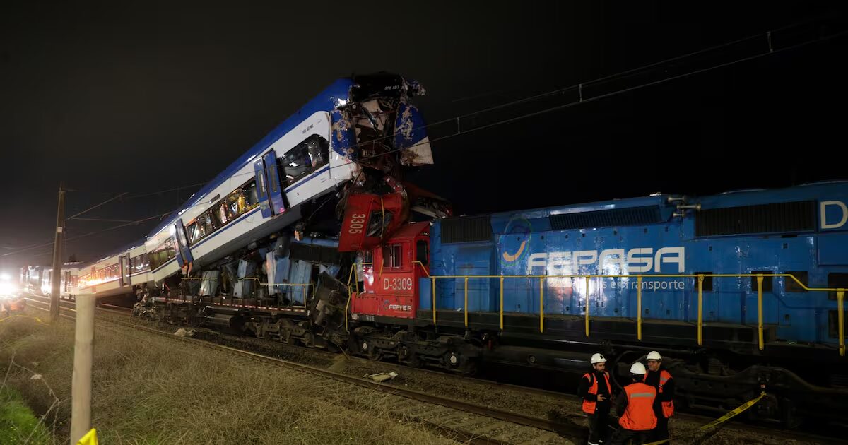 Choque de dos locomotoras en la comuna de San Bernardo, en el sur de la capital chilena.