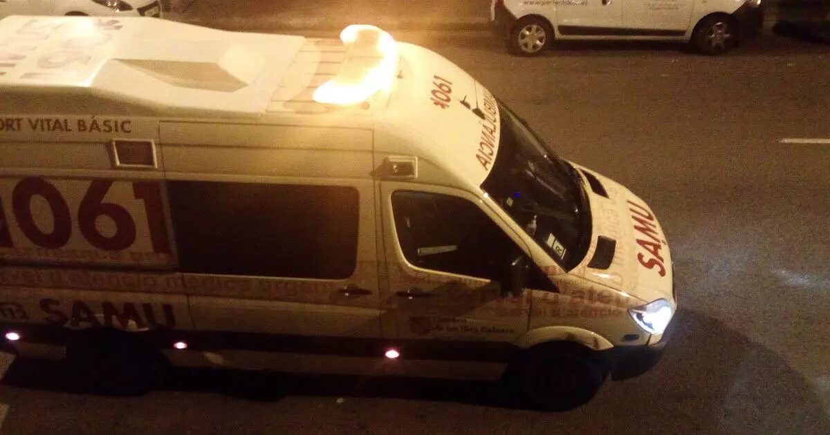 Ambulancia del SAMU 061 de Baleares durante un servicio de noche