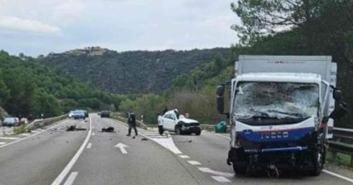 Muere el conductor de un coche en un grave accidente múltiple