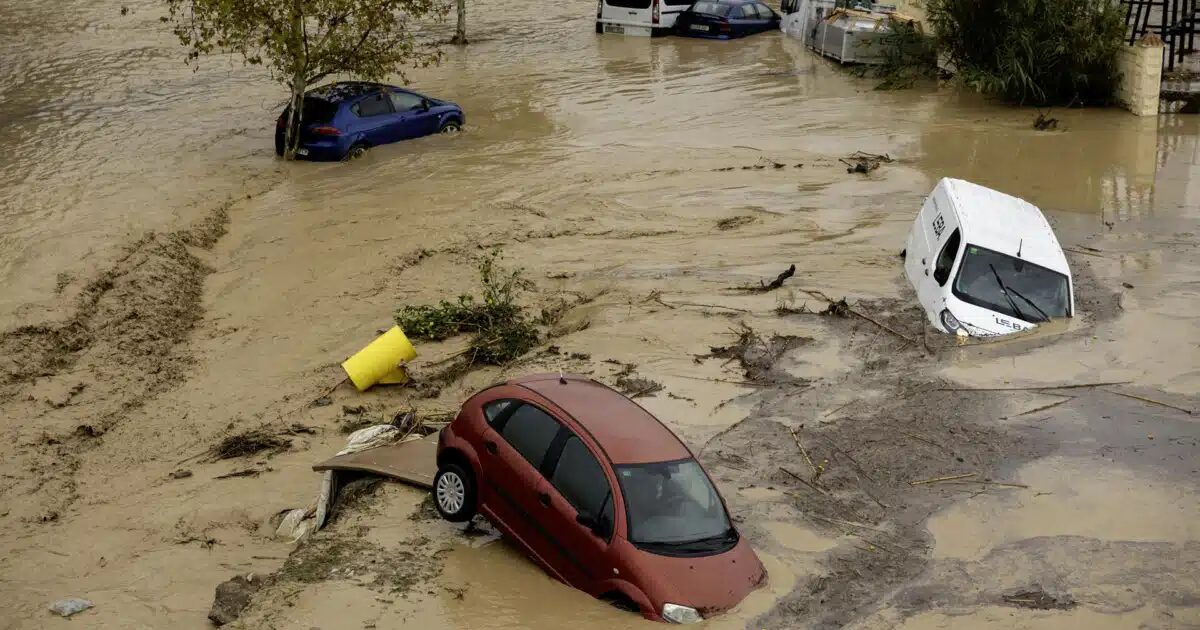 La lluvias torrenciales causan inundaciones en Málaga y Valencia, donde se moviliza la UME