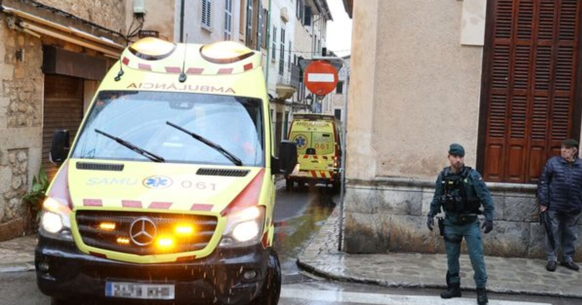 Una ambulancia en Baleares en imagen de archivo